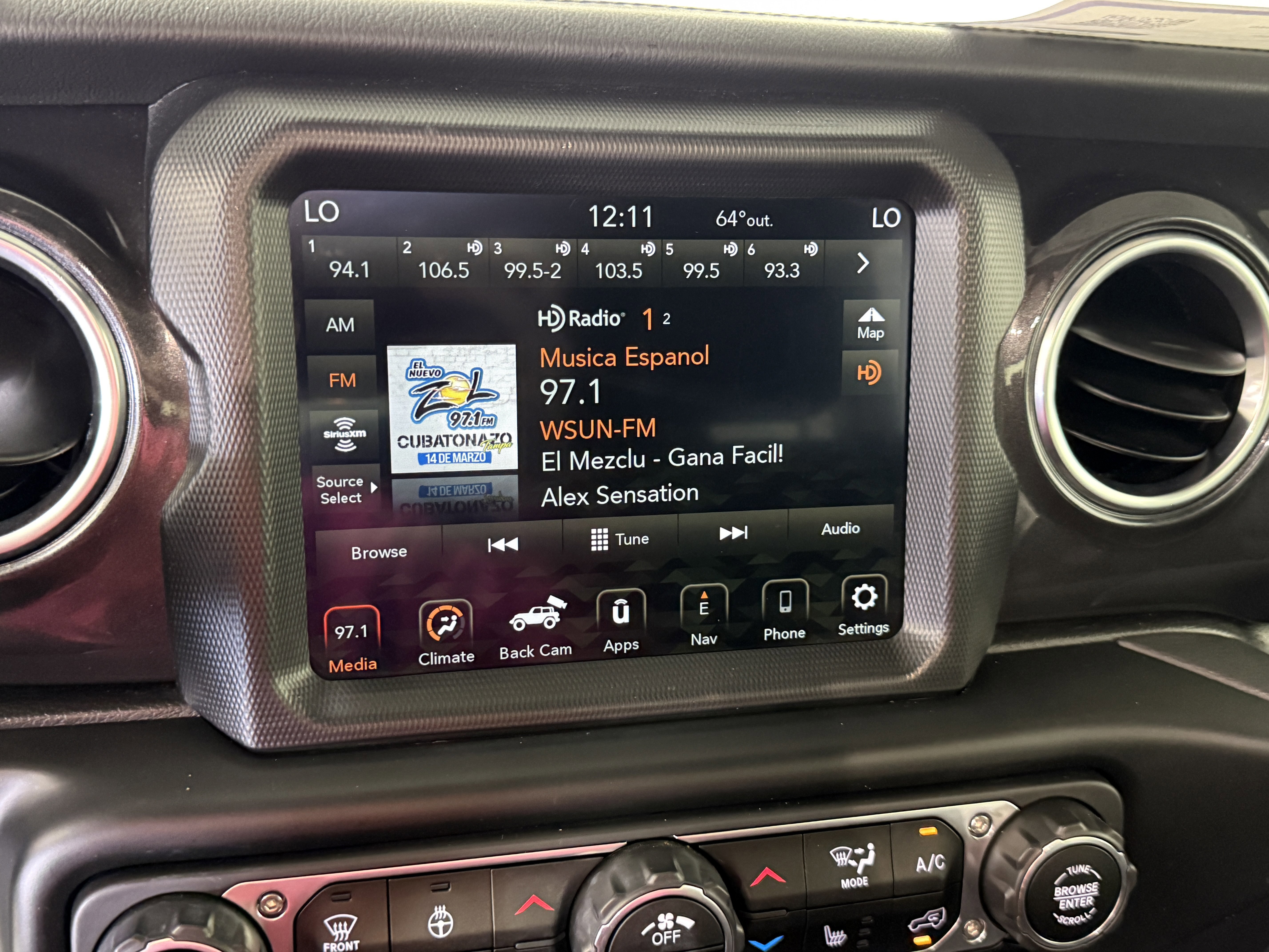 Used 2022 Jeep Wrangler Unlimited Sahara image 19