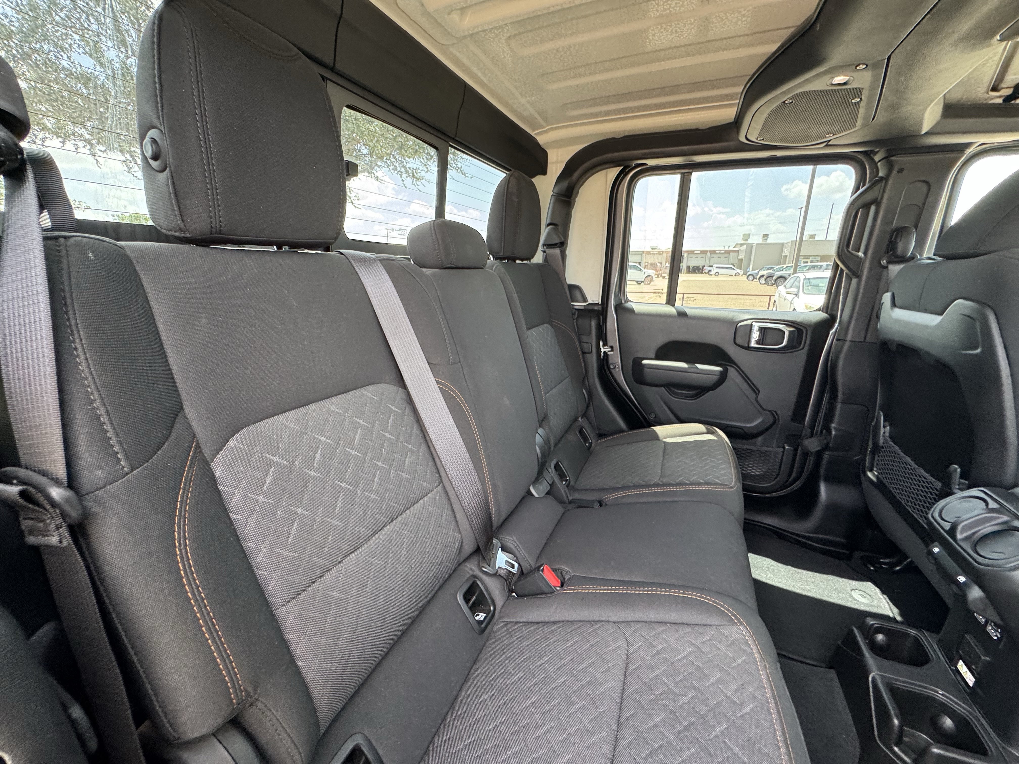 Used 2025 Jeep Gladiator Mojave AWD/4WD image 32