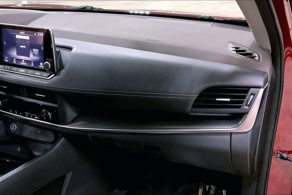 Used 2023 Nissan Rogue SV image 15