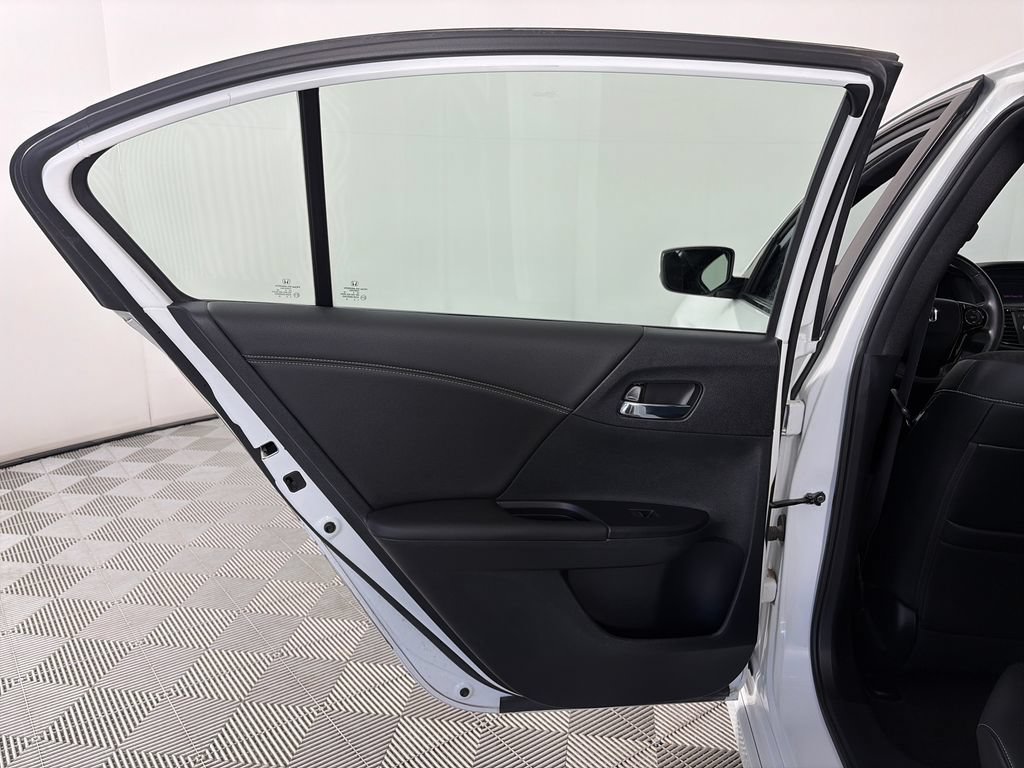 Used 2017 Honda Accord Sport image 12