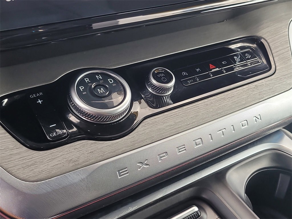 Certified 2025 Ford Expedition Platinum image 27