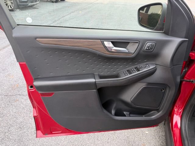 Certified 2020 Ford Escape Titanium AWD/4WD image 13