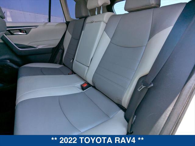 Used 2022 Toyota RAV4 XLE Premium w/ Carpet Mat Package (TMS) AWD/4WD image 21
