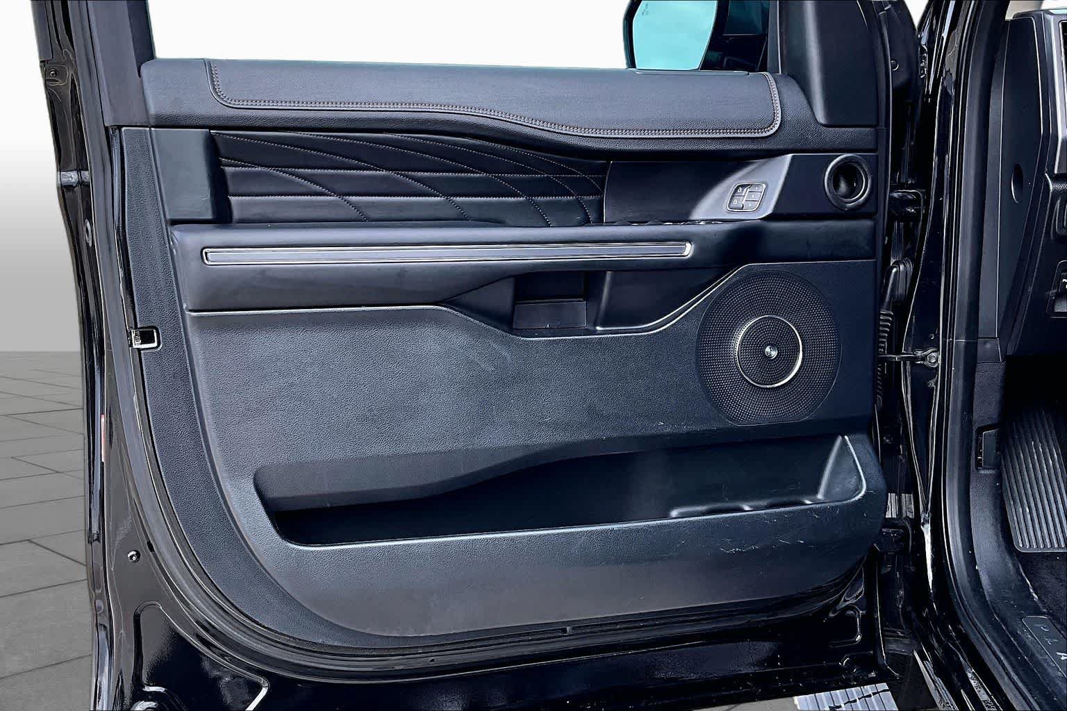 Certified 2019 Ford Expedition Platinum RWD image 21
