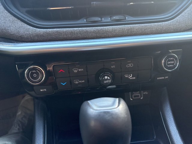 Used 2024 Jeep Compass Latitude image 21