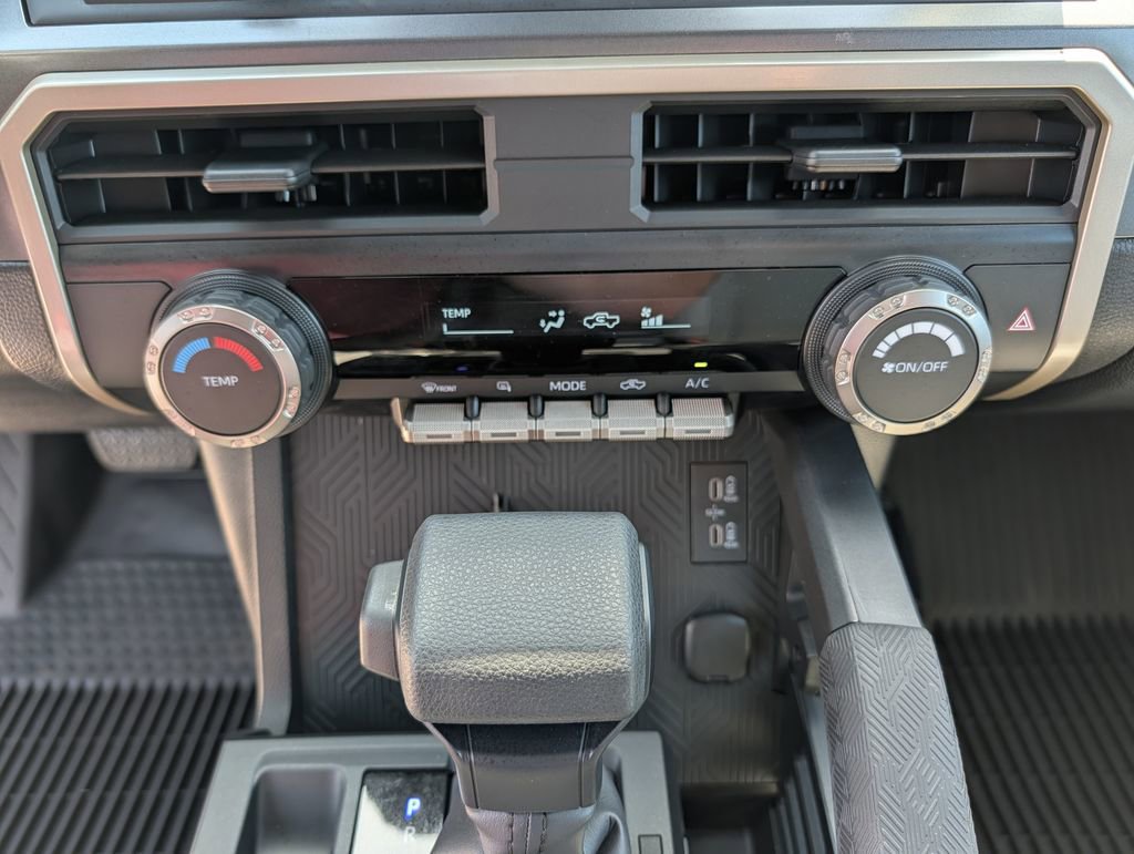 Used 2025 Toyota Tacoma SR5 AWD/4WD image 12