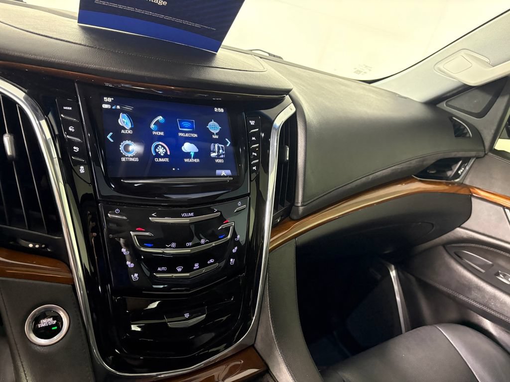 Used 2018 Cadillac Escalade Premium Luxury AWD/4WD image 17