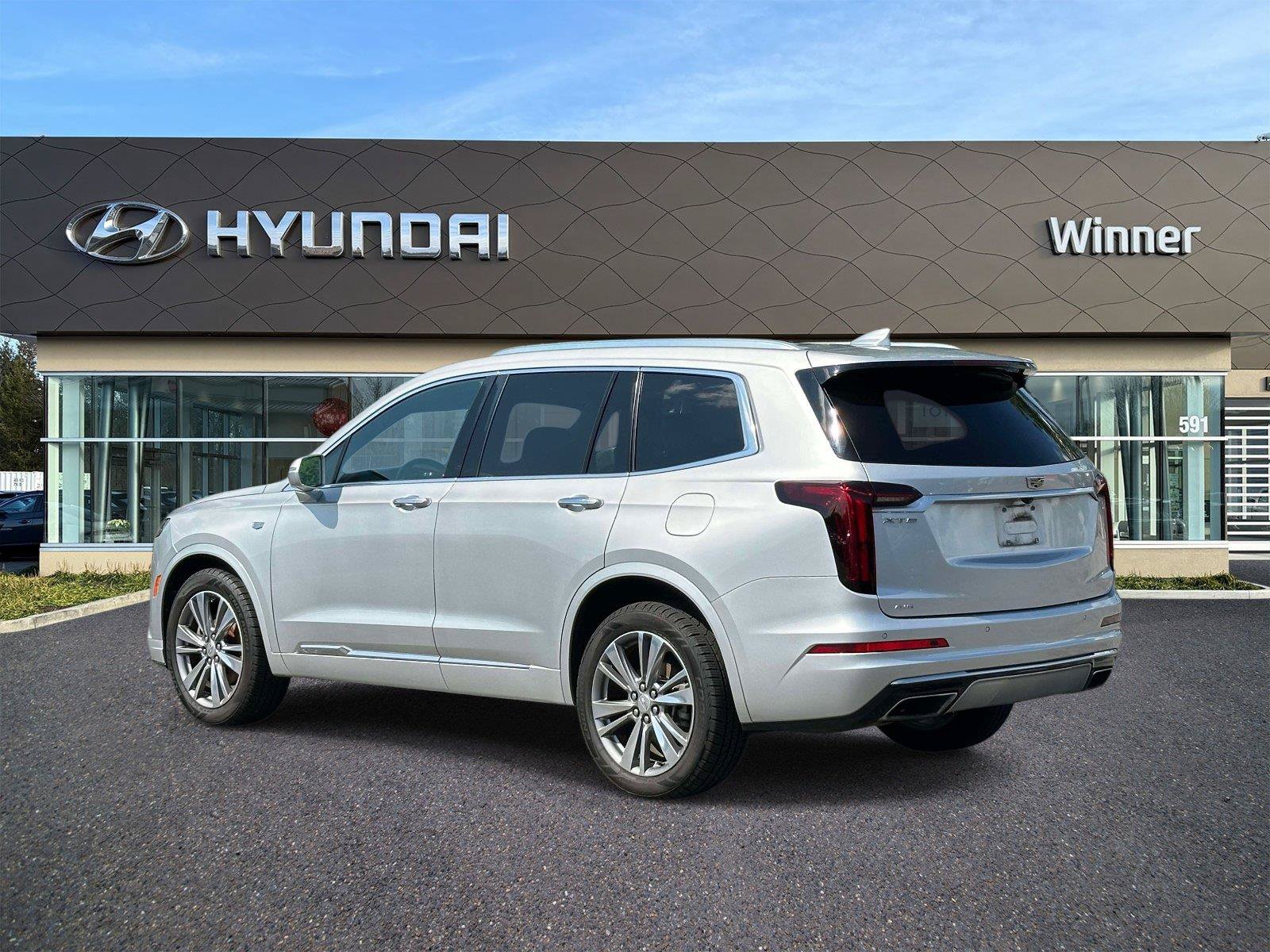 Used 2020 Cadillac XT6 Premium Luxury AWD/4WD image 2