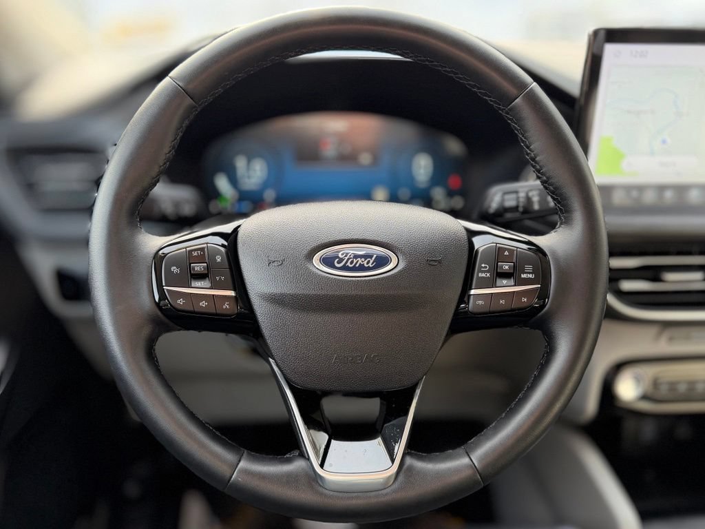 Certified 2025 Ford Escape Platinum AWD/4WD image 9