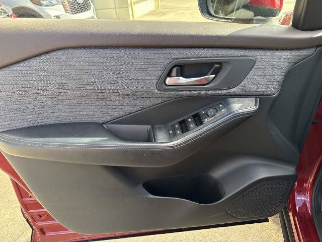 Used 2023 Nissan Rogue SV FWD image 18