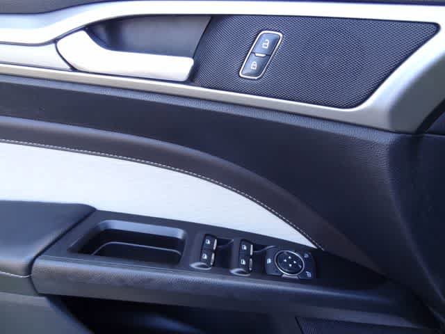 Certified 2019 Ford Fusion SE w/ Equipment Group 151A FWD image 16