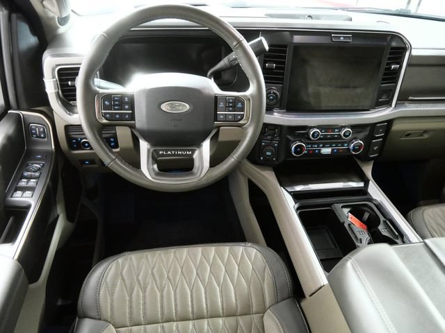 Certified 2025 Ford F250 Platinum w/ Platinum Plus Package AWD/4WD image 4