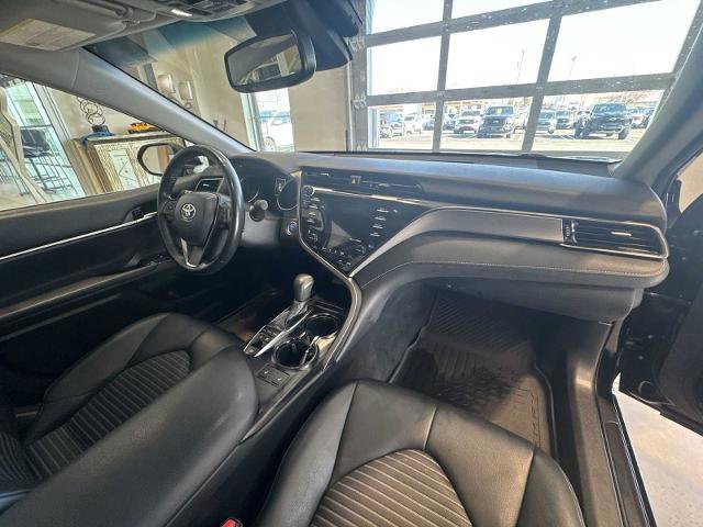 Used 2019 Toyota Camry SE w/ Sunroof Package image 27
