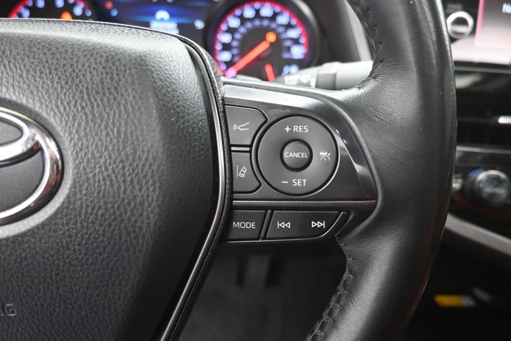 Used 2022 Toyota Camry XSE FWD image 7