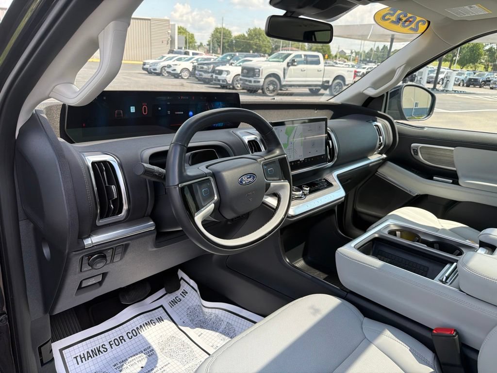 Certified 2025 Ford Expedition Max Platinum w/ Driver's Package AWD/4WD image 10