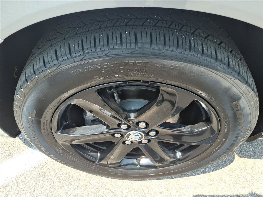 Used 2023 Buick Enclave Essence w/ Sport Touring Edition FWD image 4