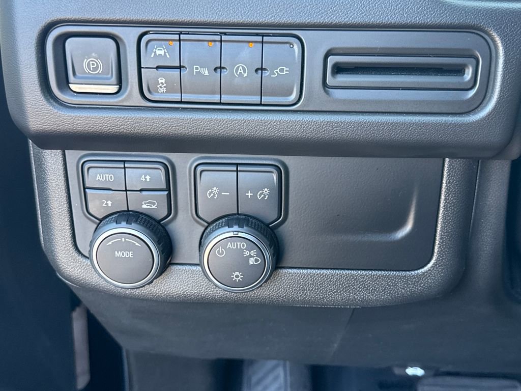 Used 2022 Chevrolet Suburban LS w/ Driver Alert Package image 22