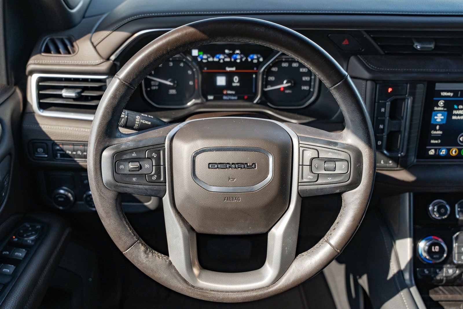 Used 2021 GMC Yukon Denali w/ Denali Premium Package RWD image 28