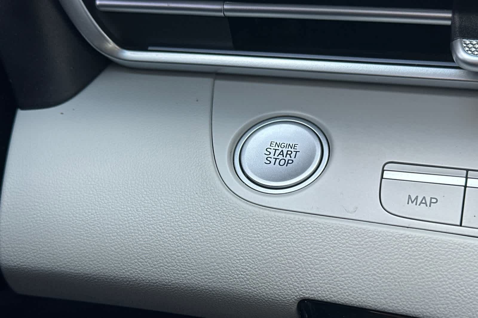 Used 2024 Hyundai Elantra Limited image 21