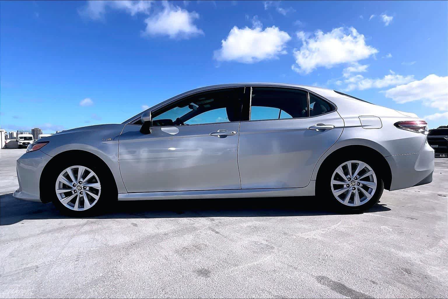 Used 2021 Toyota Camry LE FWD image 3
