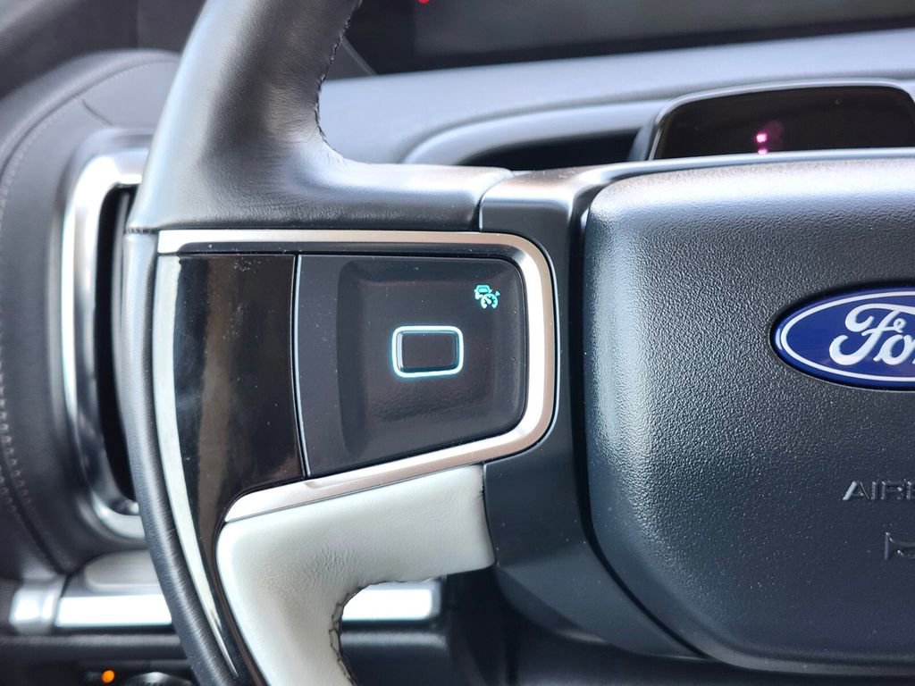 Certified 2025 Ford Expedition Platinum image 32