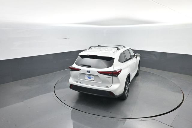 Used 2023 Toyota Highlander XLE AWD/4WD image 25