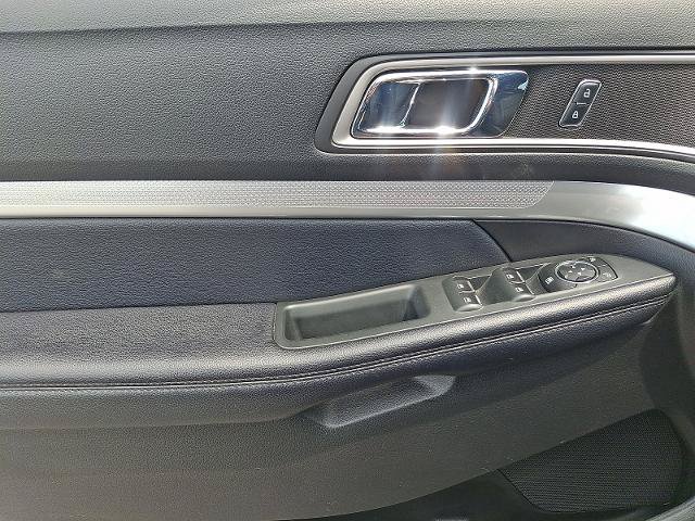 Certified 2017 Ford Explorer XLT AWD/4WD image 13