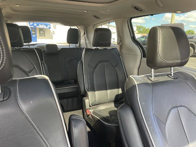 Used 2023 Chrysler Pacifica Limited AWD/4WD image 8