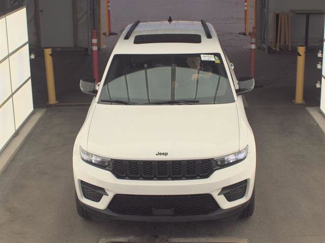 Used 2023 Jeep Grand Cherokee Altitude image 6