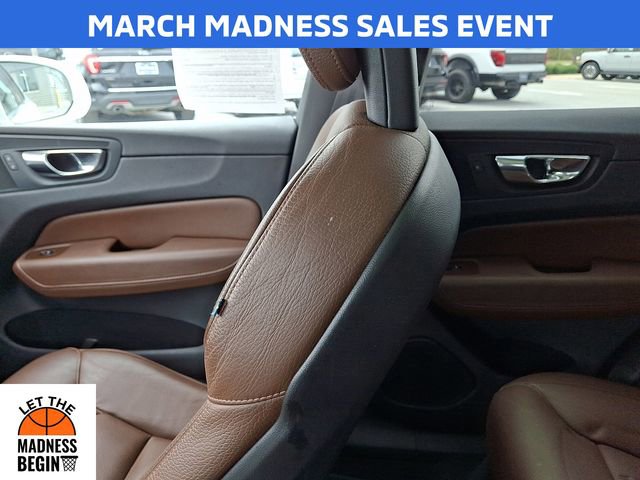 Used 2018 Volvo XC60 T6 Momentum w/ Advanced Package image 17
