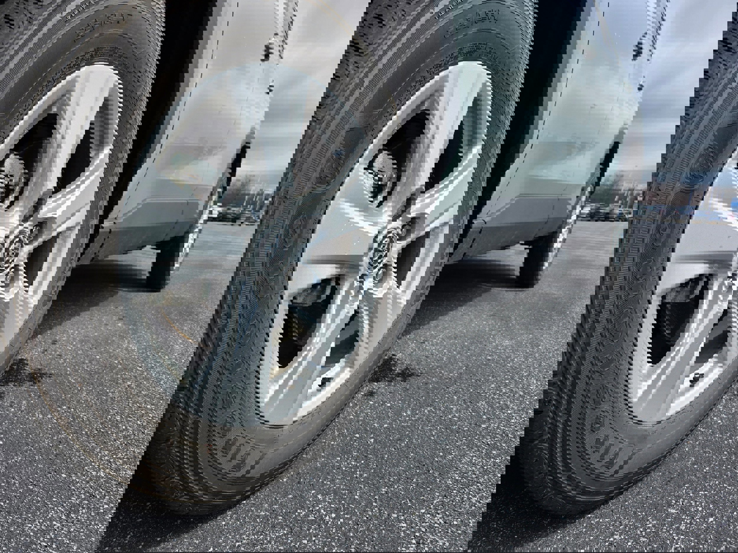 Used 2020 Toyota RAV4 XLE w/ Convenience Package AWD/4WD image 19