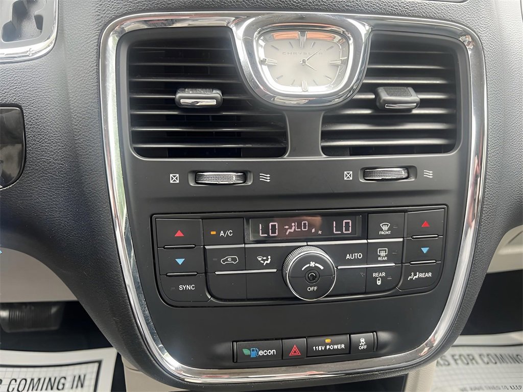 Used 2016 Chrysler Town & Country Touring image 26