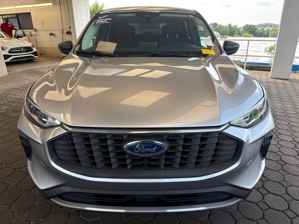 Certified 2023 Ford Escape Active AWD/4WD image 2