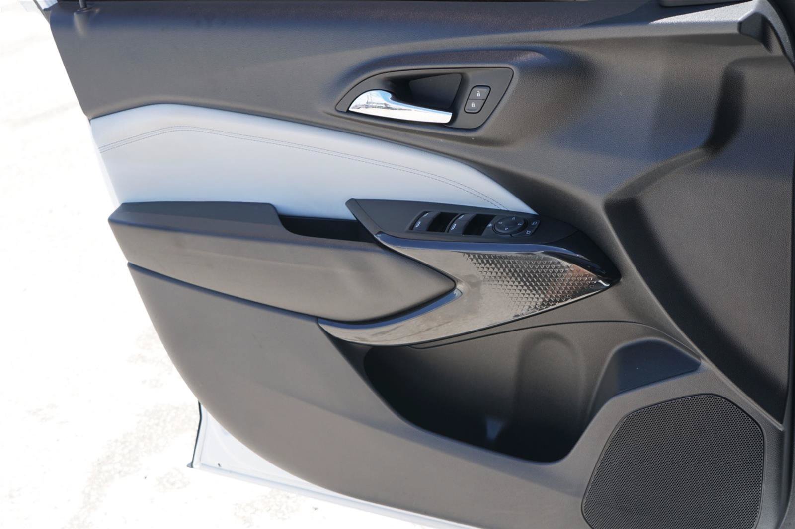 Used 2024 Chevrolet Trax LT FWD image 18