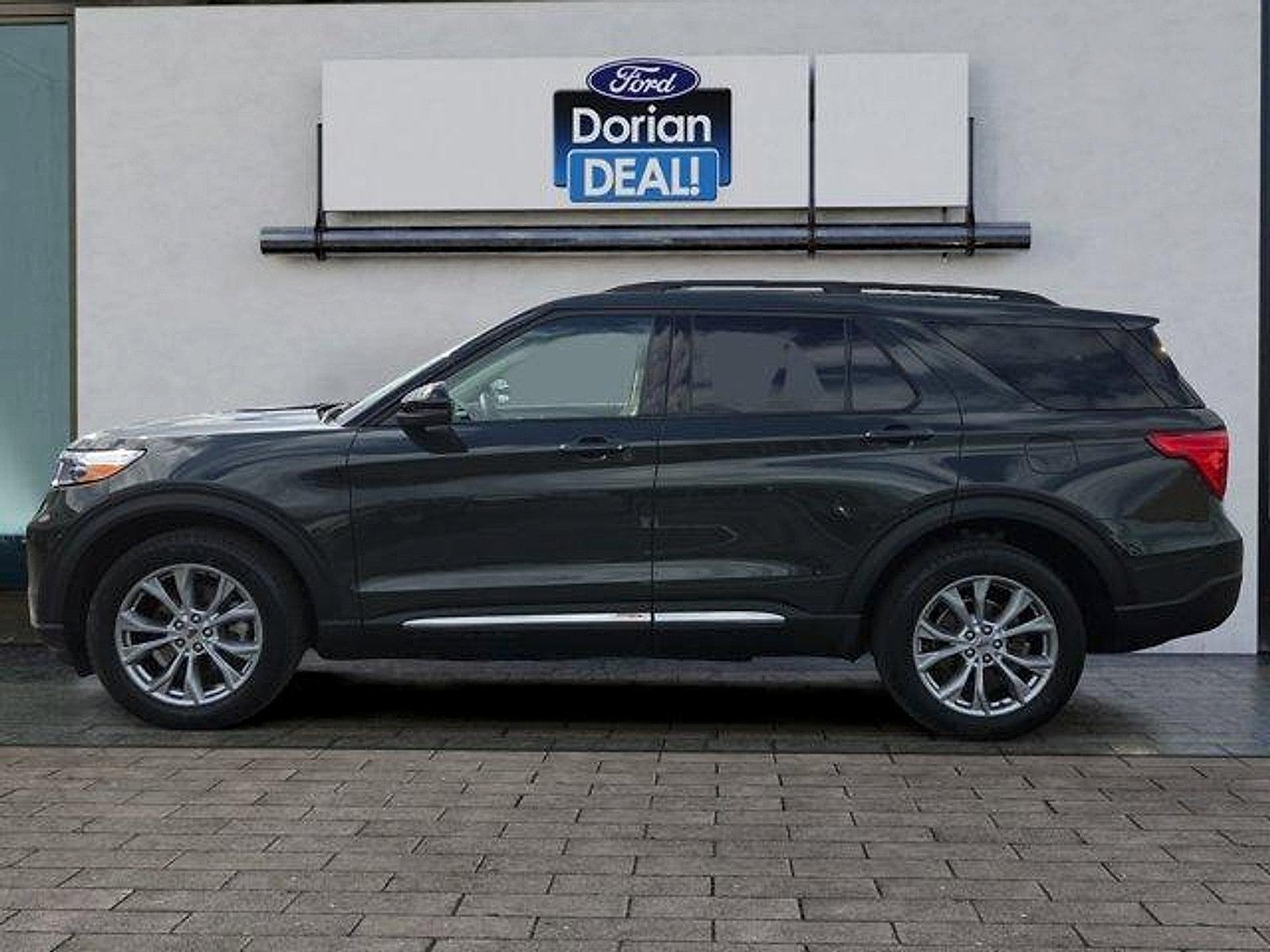 Certified 2024 Ford Explorer XLT w/ Equipment Group 202A AWD/4WD image 6