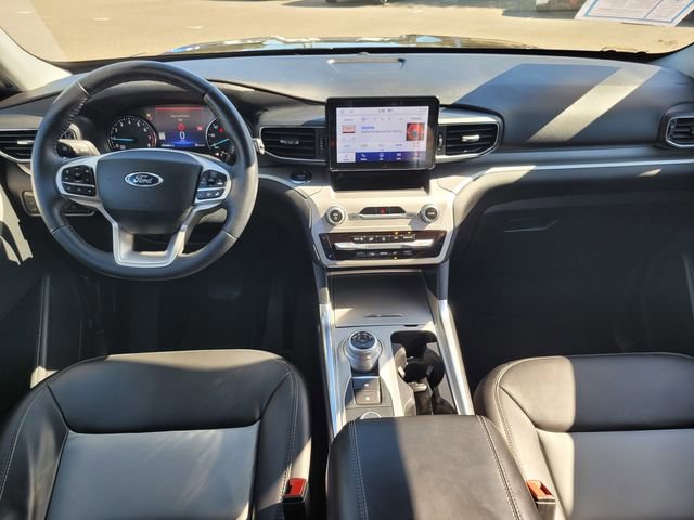 Certified 2022 Ford Explorer XLT w/ Equipment Group 202A image 14