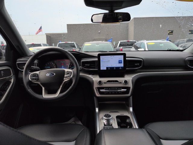 Certified 2023 Ford Explorer XLT w/ Equipment Group 202A AWD/4WD image 30