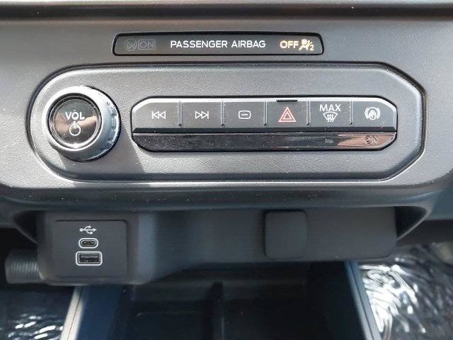 Certified 2025 Ford Maverick XL w/ Equipment Group 102A AWD/4WD image 20