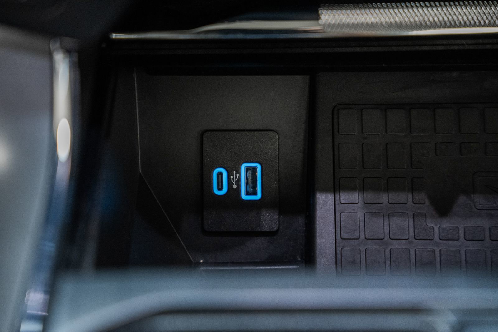 Certified 2022 Ford F150 Lariat w/ Equipment Group 502A High image 32