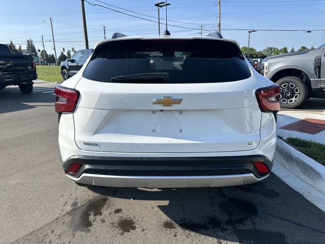 Used 2025 Chevrolet Trax LT w/ LT Convenience Package FWD image 4