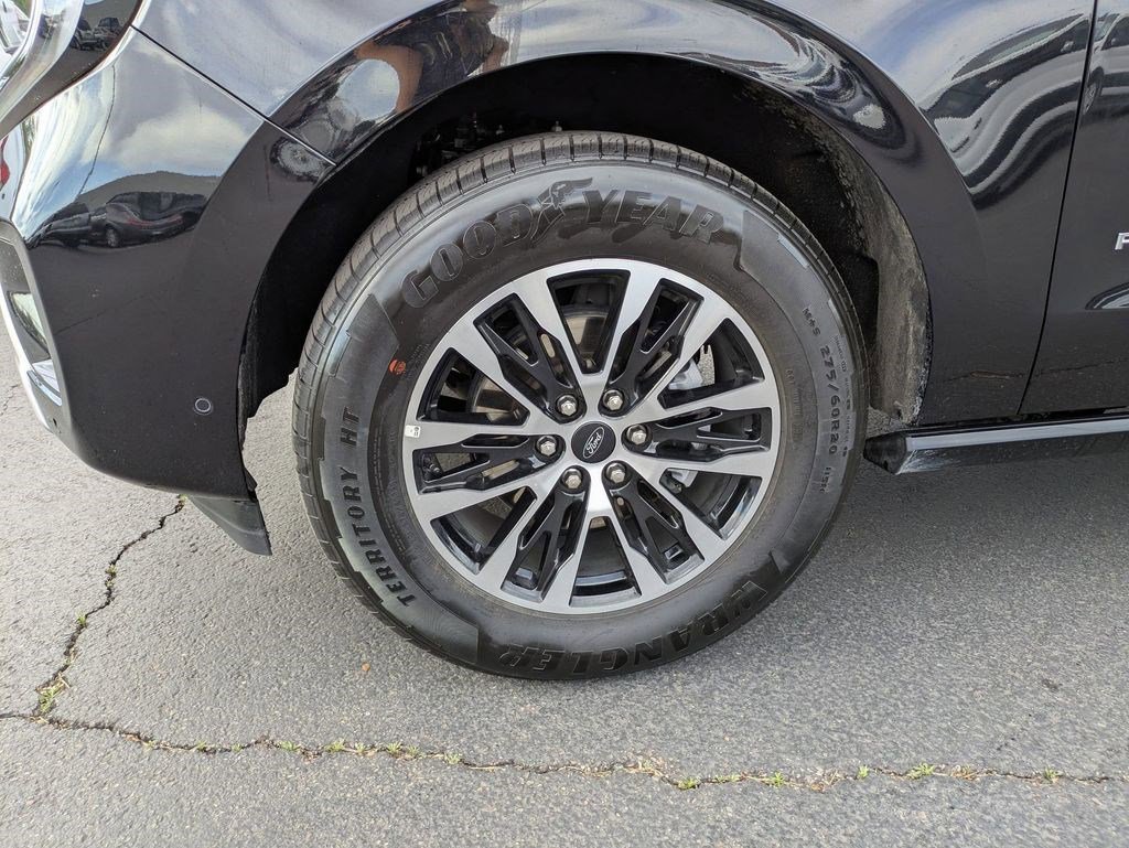 Certified 2025 Ford Expedition Platinum AWD/4WD image 13