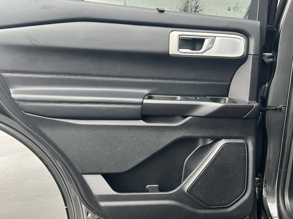 Certified 2020 Ford Explorer Platinum w/ Premium Technology Package image 33