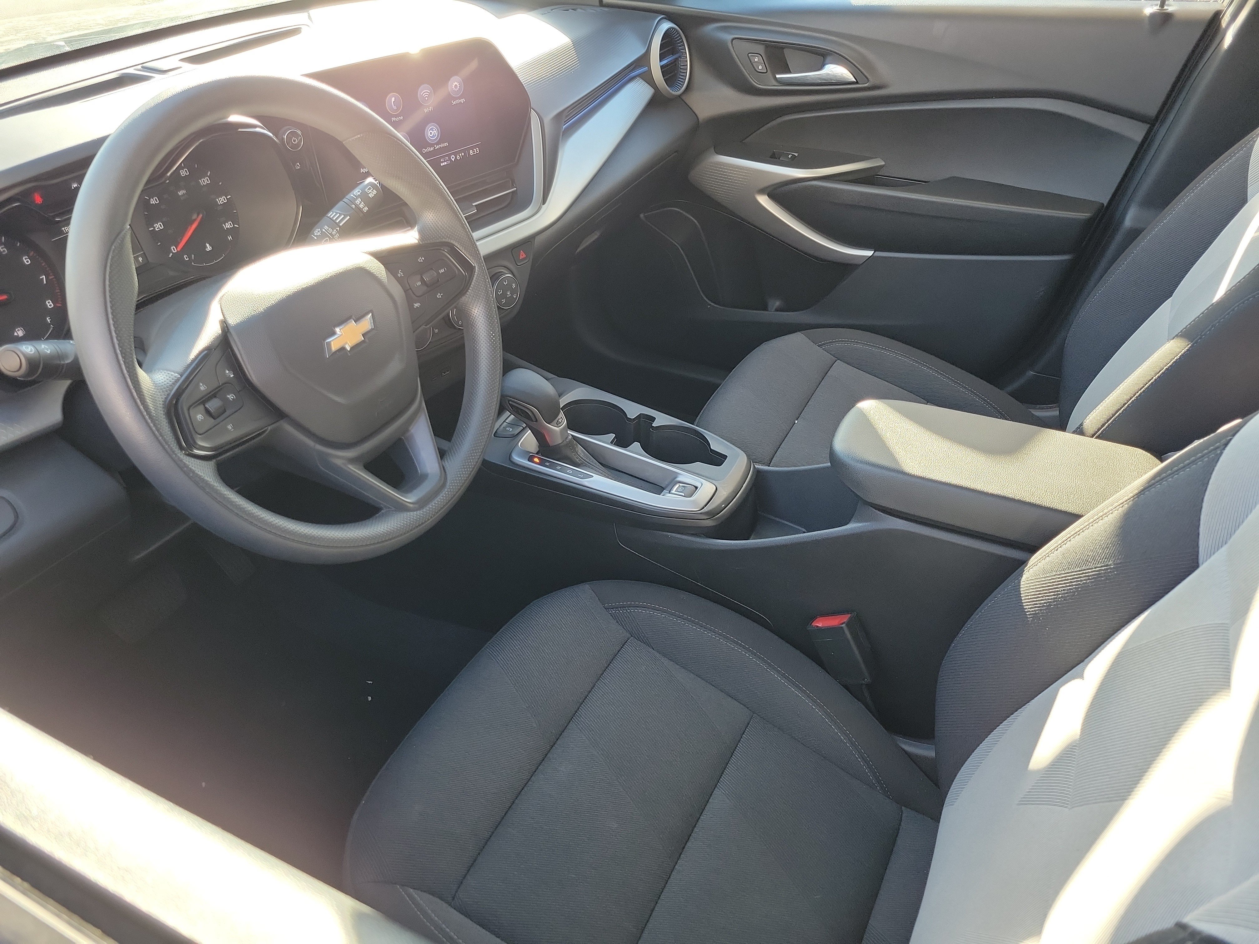 Used 2024 Chevrolet Trax LS w/ LS Convenience Package FWD image 3