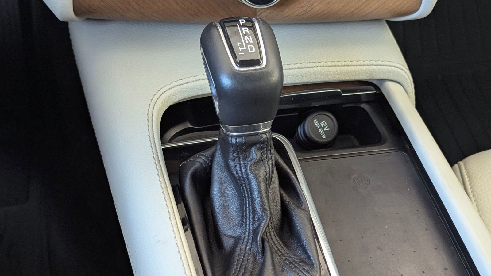 Used 2021 Volvo XC90 T6 Momentum w/ Advanced Package image 16