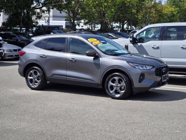 Certified 2025 Ford Escape ST-Line Select AWD/4WD image 6