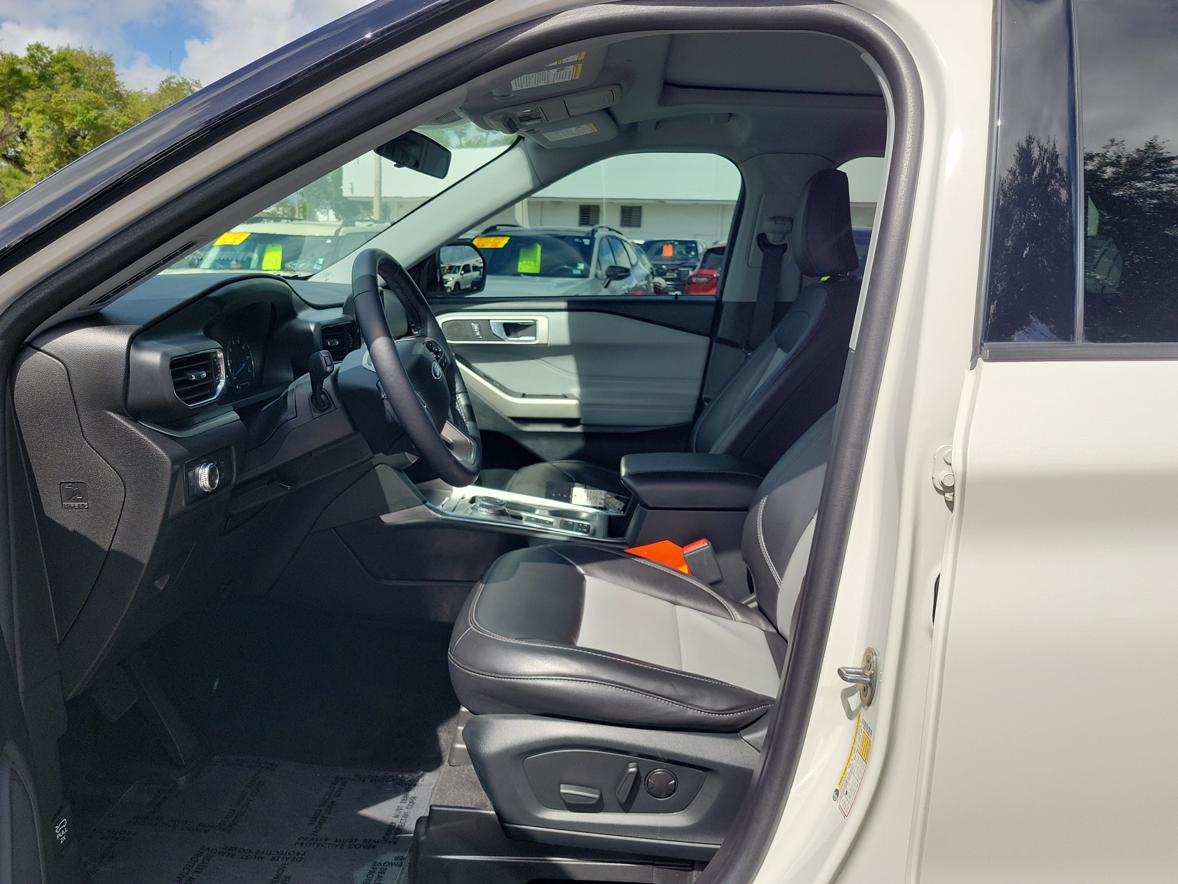 Certified 2022 Ford Explorer XLT w/ Equipment Group 202A RWD image 22