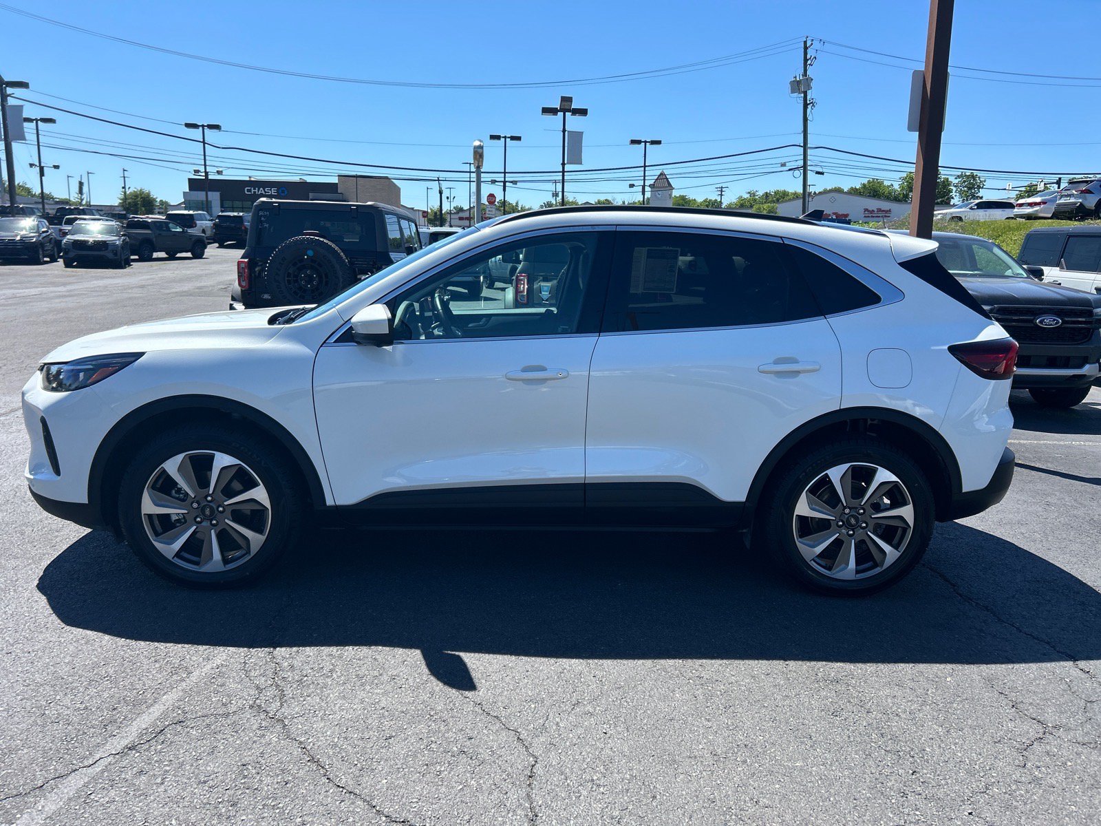 Certified 2024 Ford Escape Platinum w/ Class II Trailer Tow Package AWD/4WD image 5