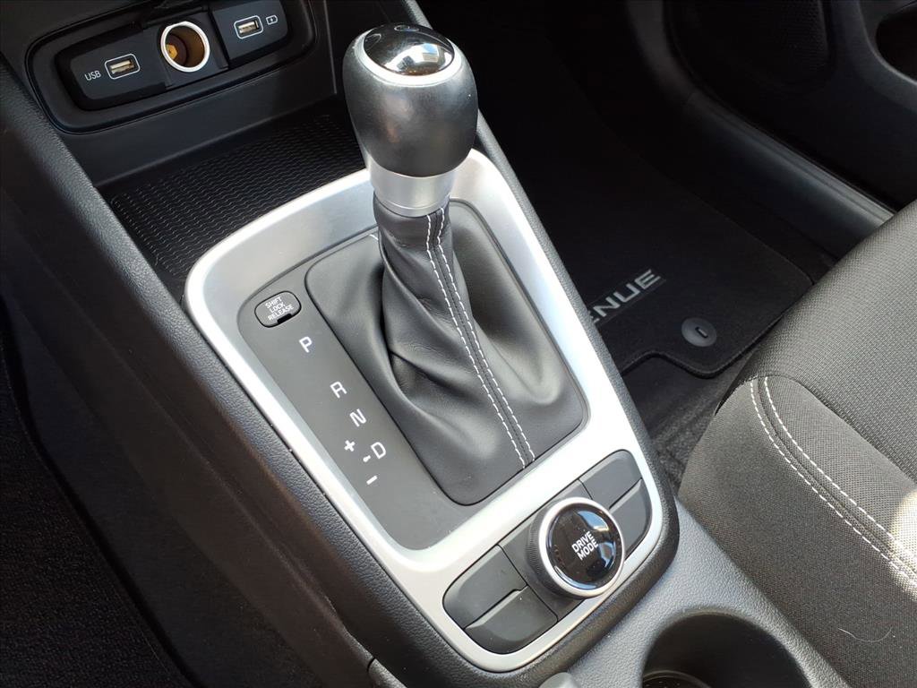 Used 2022 Hyundai Venue SEL FWD image 15