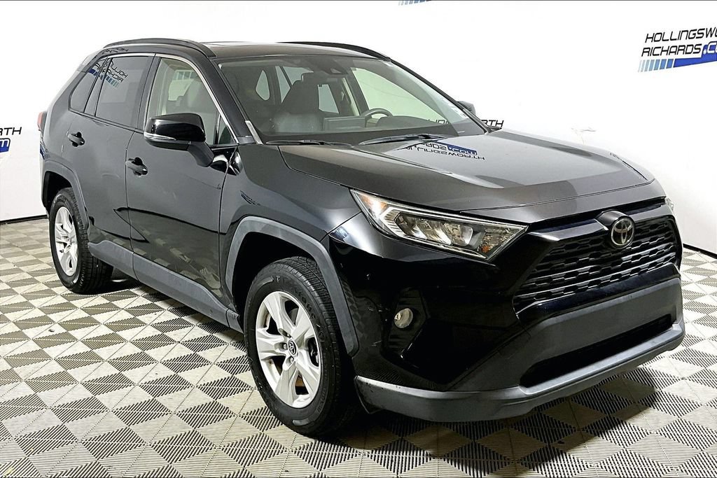 Used 2019 Toyota RAV4 XLE FWD image 3