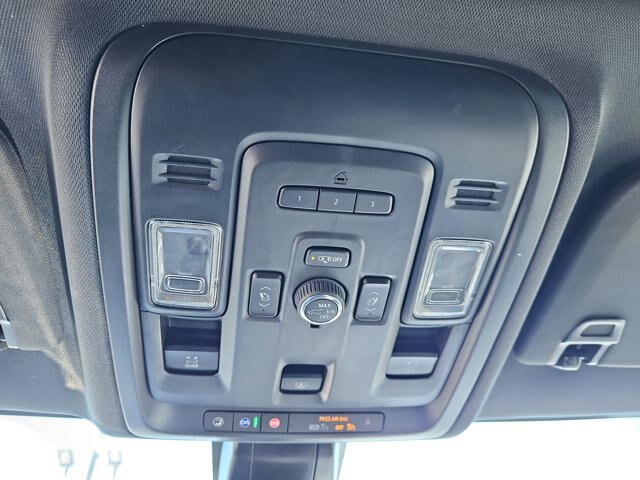 Used 2022 Chevrolet Suburban Z71 w/ Luxury Package AWD/4WD image 18